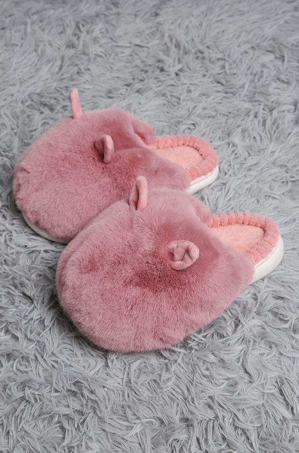 Fuzzy fashion pink slippers