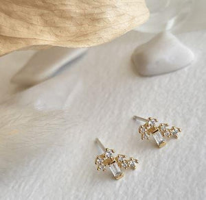 Kalos Cluster Gold Stud Earrings